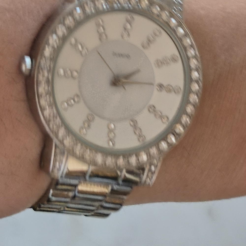 White Silver Women's Quartz Bangle  Watch - Picture 6 of 9